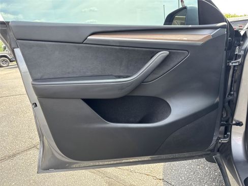 Used 2025 Tesla Model Y Performance AWD/4WD image 12