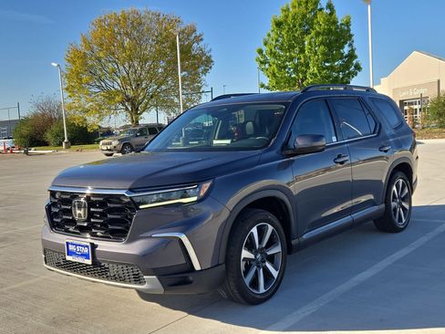 Used 2024 Honda Pilot Touring image 8