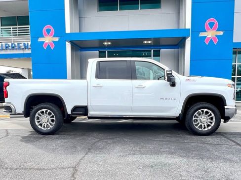 Used 2025 Chevrolet Silverado 2500 LTZ w/ LTZ Convenience Package image 3