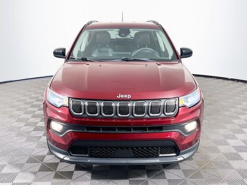 Used 2022 Jeep Compass Latitude FWD image 3