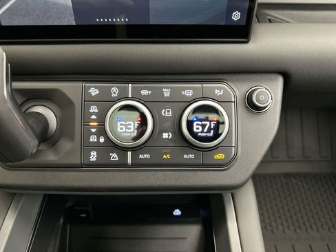 Used 2025 Land Rover Defender 110 S image 12