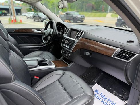 Used 2013 Mercedes-Benz GL 450 4MATIC image 24