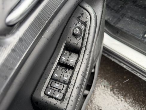 Used 2024 Jeep Grand Cherokee L Laredo image 12