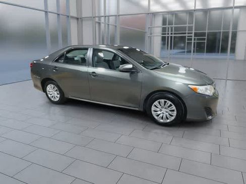 Used 2013 Toyota Camry LE FWD image 2