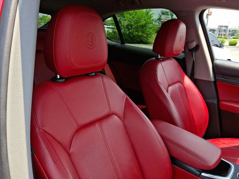 Used 2020 Alfa Romeo Stelvio image 13