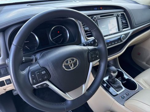 Used 2016 Toyota Highlander Limited image 21