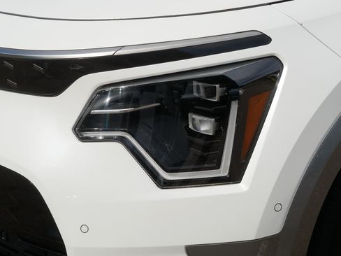 Used 2023 Kia Niro Wave FWD image 16