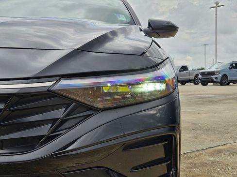 Used 2025 Hyundai Elantra SEL image 12