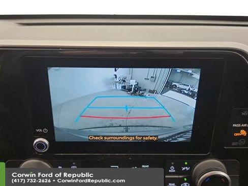 Used 2024 Toyota Highlander LE image 16