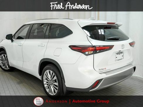 Used 2026 Toyota Highlander Platinum AWD/4WD image 3