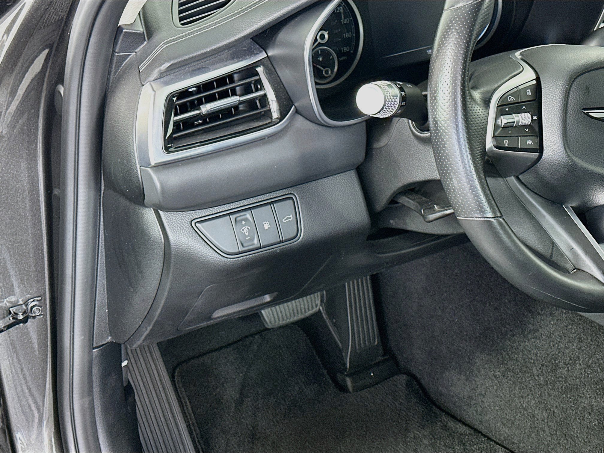 Used 2026 Genesis G70 2.5T RWD image 17