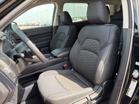 Used 2025 Nissan Pathfinder S AWD/4WD image 5