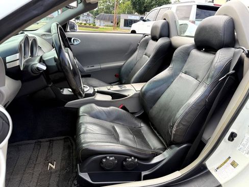 Used 2004 Nissan 350Z Touring image 10