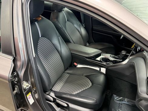 Used 2019 Toyota Camry SE w/ Carpet Mat Package FWD image 23