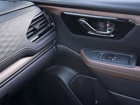 Used 2025 Subaru Forester Touring image 29