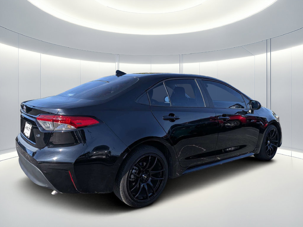 Used 2025 Toyota Corolla LE FWD image 4