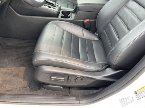 Used 2023 Honda CR-V EX-L image 3