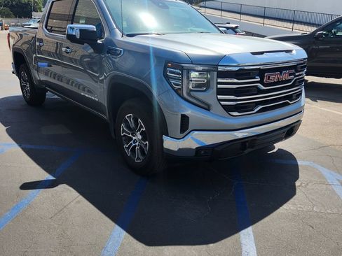 Used 2025 GMC Sierra 1500 SLT AWD/4WD image 8