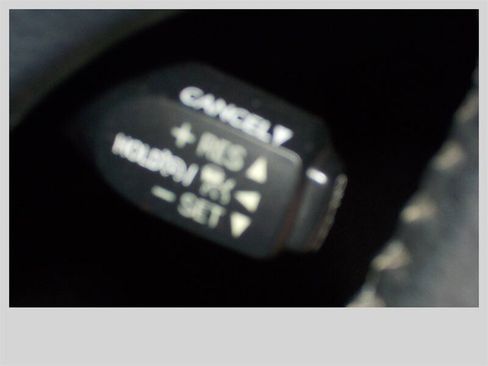 Used 2018 Toyota RAV4 XLE image 19