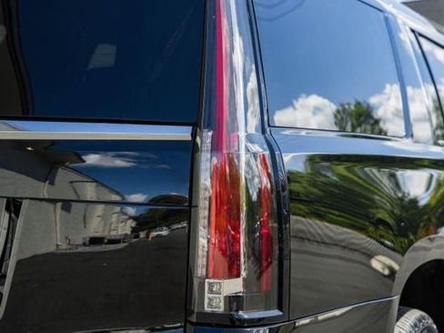 Used 2020 Cadillac Escalade ESV Luxury image 6