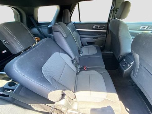 Used 2018 Ford Explorer XLT AWD/4WD image 33