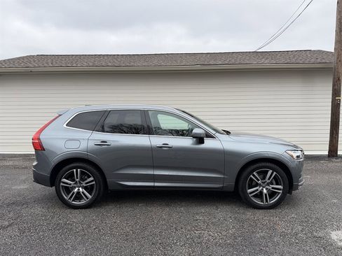Used 2020 Volvo XC60 T5 Momentum image 1