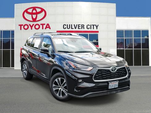 Used 2023 Toyota Highlander XLE w/ Protection Package #3 (TMS) image 1