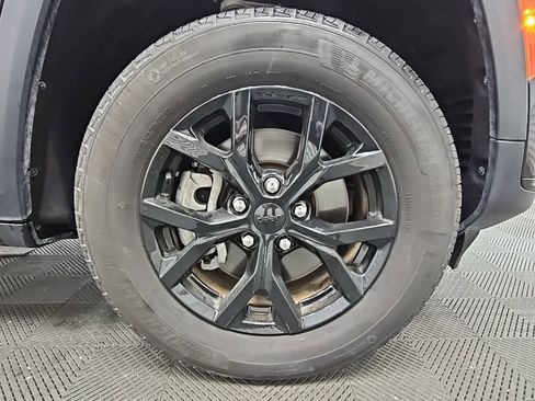 Used 2024 Jeep Grand Cherokee L Laredo image 51