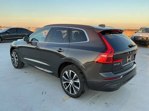 Used 2022 Volvo XC60 B5 Momentum w/ Advanced Package image 7