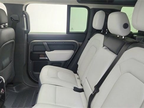 Used 2025 Land Rover Defender 110 X image 28