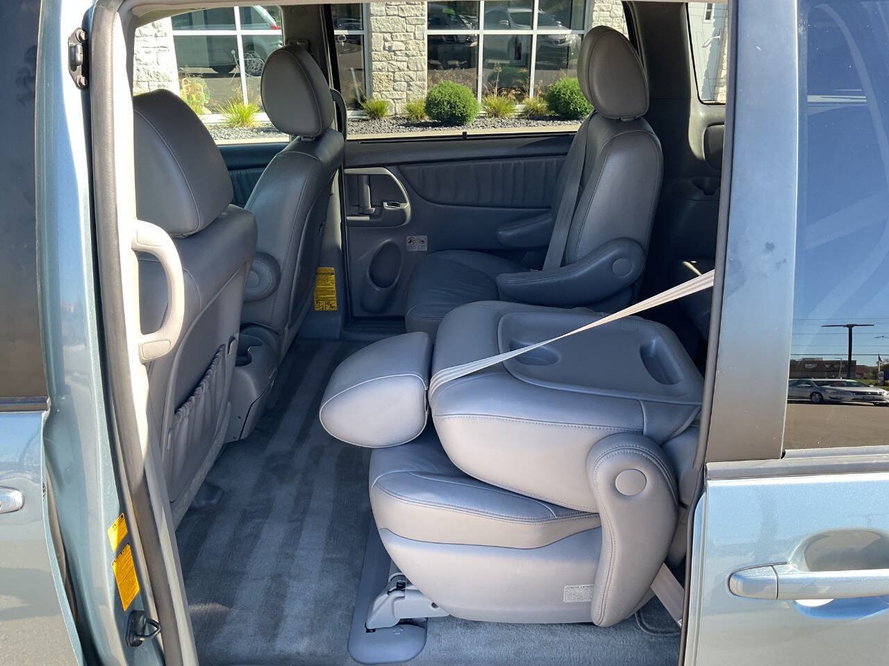 Used 2010 Toyota Sienna XLE w/ Towing Prep Pkg FWD image 32