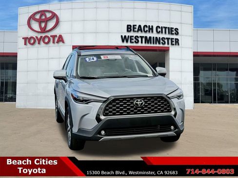 Certified 2024 Toyota Corolla Cross XLE FWD image 3