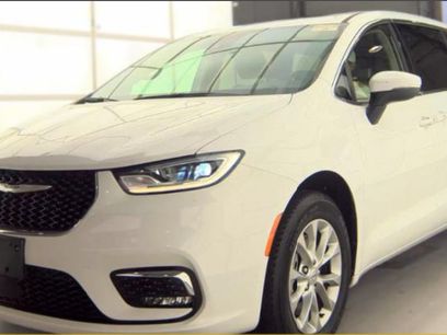 Used 2023 Chrysler Pacifica Touring-L