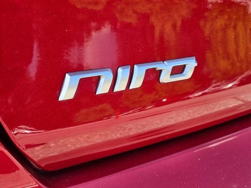 Certified 2022 Kia Niro LXS image 12