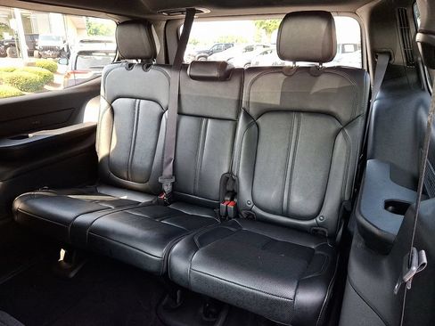 Used 2024 Jeep Wagoneer Series II w/ Flexible Seating Group AWD/4WD image 10