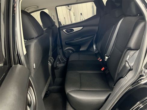 Used 2020 Nissan Rogue Sport S image 22