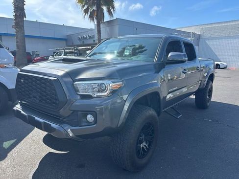 Used 2016 Toyota Tacoma TRD Sport image 3