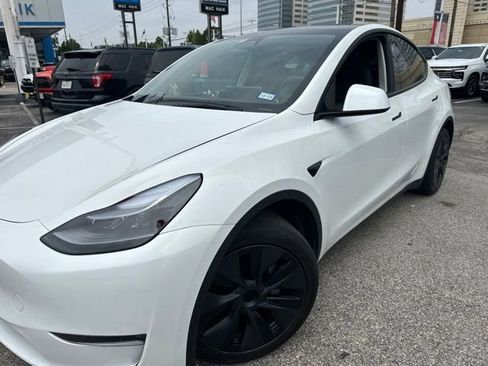 Used 2025 Tesla Model Y Long Range AWD/4WD image 4