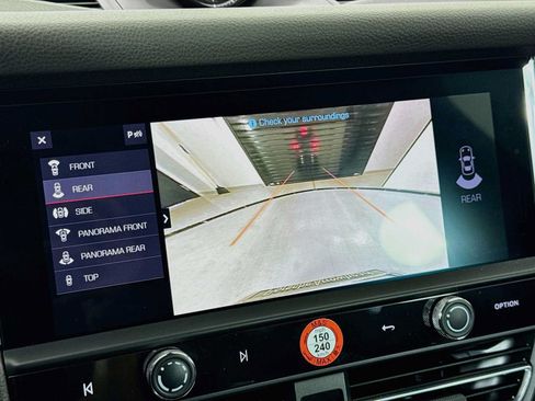 Certified 2026 Porsche Macan AWD/4WD image 19