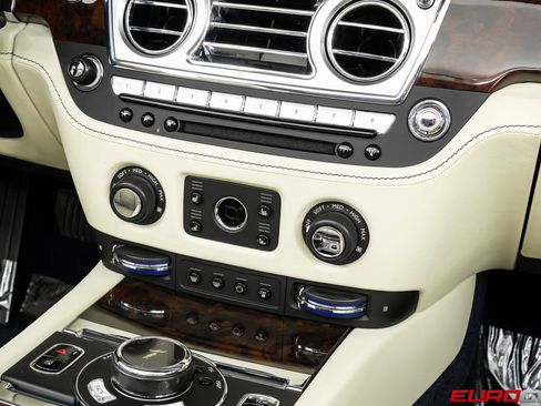 Used 2017 Rolls-Royce Dawn RWD image 30