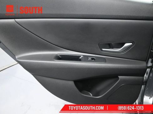 Used 2025 Hyundai Elantra SE FWD image 23