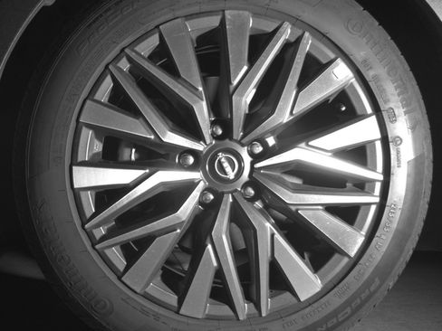 Used 2025 Nissan Altima 2.5 SV image 9