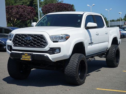 Used 2021 Toyota Tacoma SR5 w/ Technology Package AWD/4WD image 1