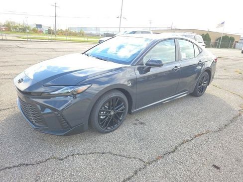 New 2026 Toyota Camry SE FWD image 3