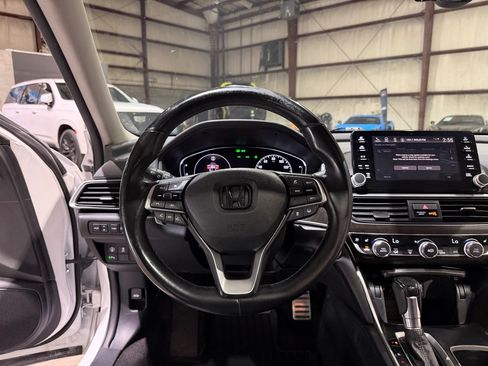 Used 2018 Honda Accord Touring image 30
