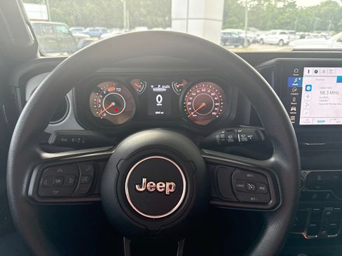 Used 2025 Jeep Wrangler Unlimited Sport AWD/4WD image 18