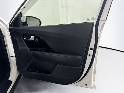 Used 2022 Kia Niro EX image 31