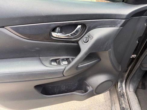 Used 2019 Nissan Rogue SV FWD image 22
