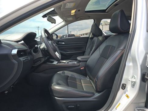 Used 2022 Nissan Altima 2.5 SR FWD image 11