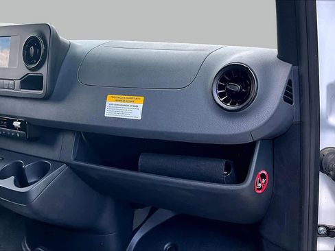 Used 2024 Mercedes-Benz Sprinter 2500 image 19